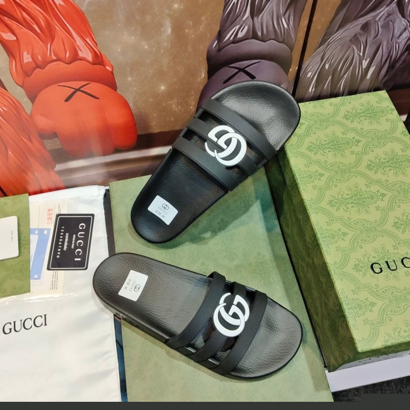 G*u*i slippers